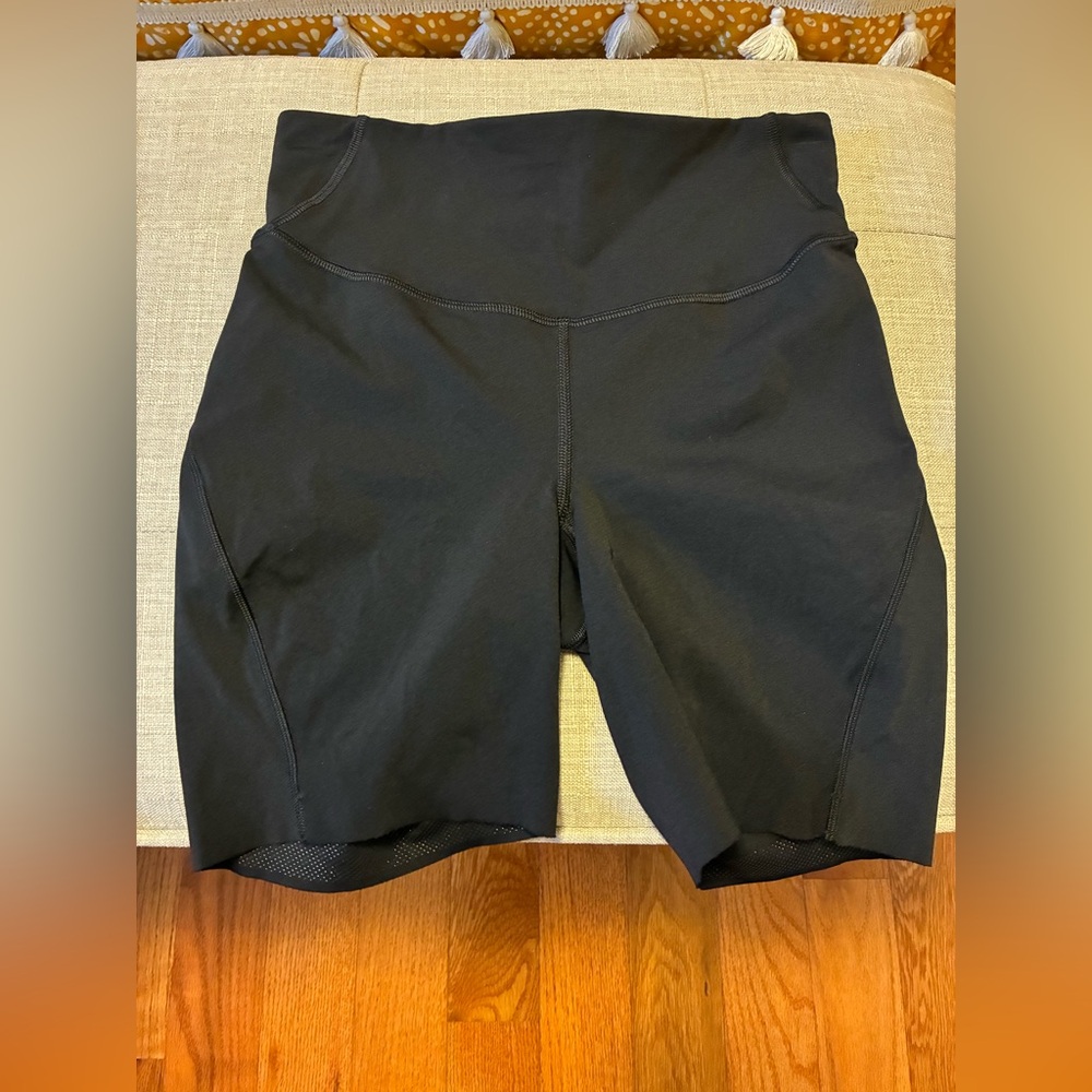 Lululemon Base Pace HR Shorts 8” size 4